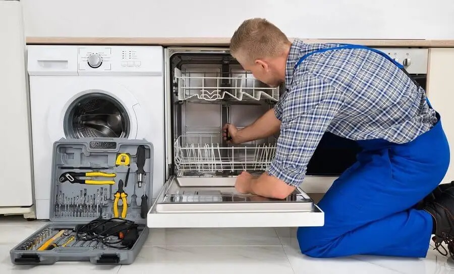Çankaya Warmhaus servisi teknisyen ekibi beyaz eşya tamiri yaparken